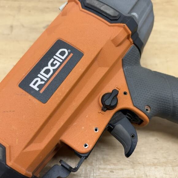 RIDGID R250AF15 15 Gauge DA Angled Finish Nailer Air Tool Used - Picture 4 of 9